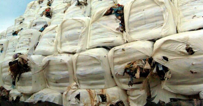 Gorizia, sei arresti per traffico illecito di rifiuti transnazionale: “Smaltite illegalmente 4.500 tonnellate di materiali speciali”