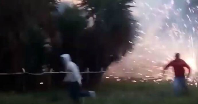 Foggia, il sindaco critica i fuochi d’artificio in onore del boss morto. Il figlio del capomafia lo minaccia: “Ti sbatto la testa nel muro”