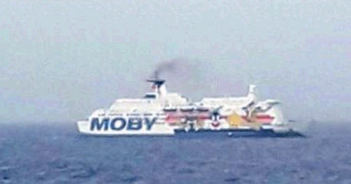 Coronavirus, migrante in quarantena su nave Moby Zazà cade in mare a Porto Empedocle e muore. Inchiesta della procura di Agrigento