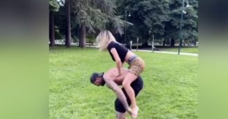 Copertina di Diletta Leotta e le acrobazie al parco con il fidanzato Daniele Scardina: l’allenamento di coppia diventa virale