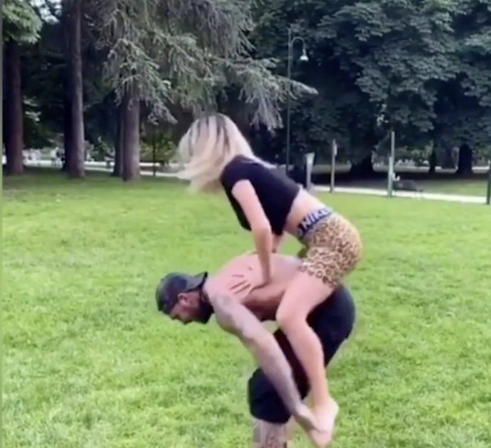 Diletta Leotta e le acrobazie al parco con il fidanzato Daniele Scardina: l’allenamento di coppia diventa virale