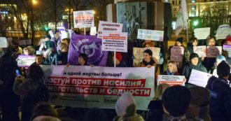 Copertina di Coronavirus, in Russia impennata di violenze domestiche durante lockdown: Stato inerte e donne multate quando fanno denuncia