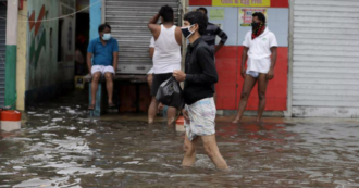 Copertina di Ciclone Amphan si abbatte su India e Bangladesh: 84 morti. Governatore Bengala: “Mai visto disastro così, peggio del Covid”