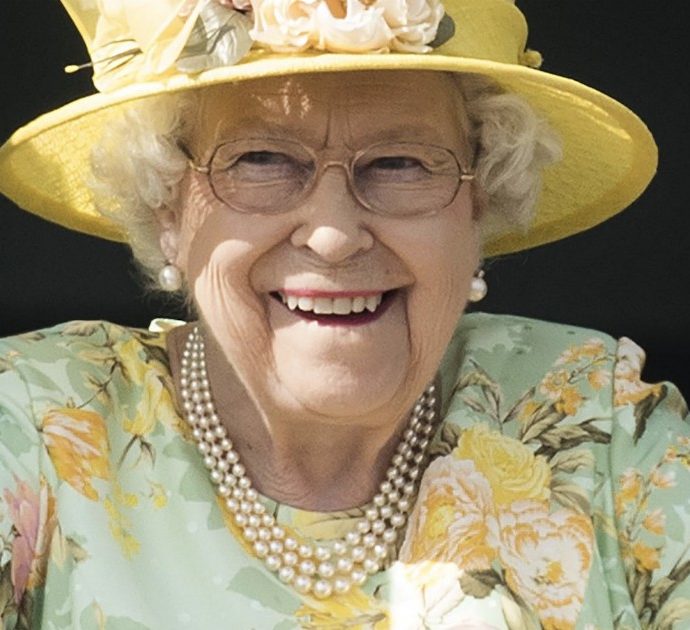 “La regina Elisabetta ha fatto pressioni sul governo per occultare ai sudditi il suo immenso patrimonio”