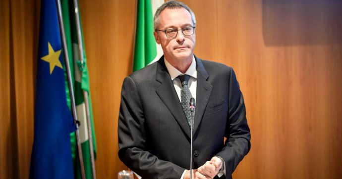 Bonomi “bulgaro” ora cita Einaudi e vuole mani libere