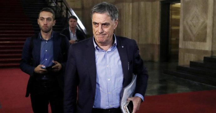 “Mittal distrugge l’Ilva, il governo si muova”