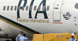 Copertina di Pakistan, la conversazione tra il pilota e la torre di controllo poco prima dello schianto: “Mayday, mayday. Abbiamo perso i motori”