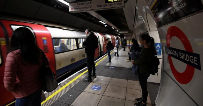 Strategie di BoJo: frontiere chiuse e scuole aperte