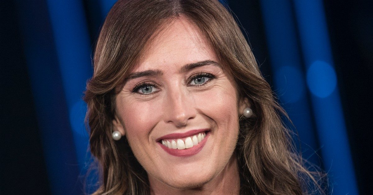 Maria Elena Boschi e quella foto in barca cancellata in fretta e furia