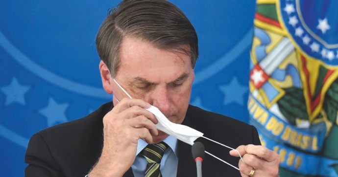 Bolsonaro punì i federali per salvare i figli