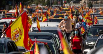 Copertina di Spagna, Vox si traveste da sinistra e sfila in auto contro il governo Sánchez