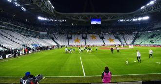 Copertina di Serie A, tutte le regole per tornare in campo: 300 persone nello stadio, no a strette di mano, panchine allungate e interviste via Skype