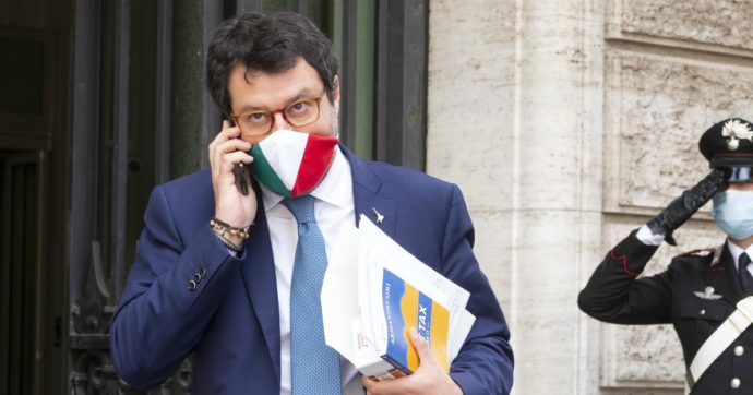 Open Arms, domani il voto in Giunta per le autorizzazioni a procedere. D’Incà: “M5S voterà perché Salvini venga processato”
