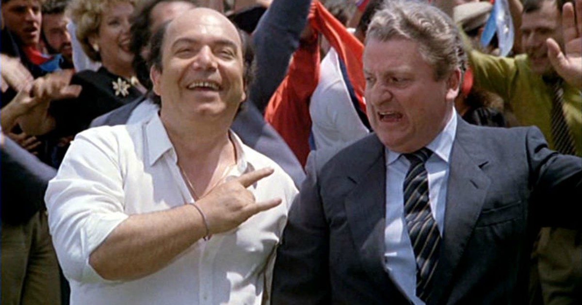 Kitikaka – ‘L’allenatore nel pallone’ in salsa british è un insulto alla comicità di Oronzo Canà: tenetevi Mister Bean e l’umorismo inglese