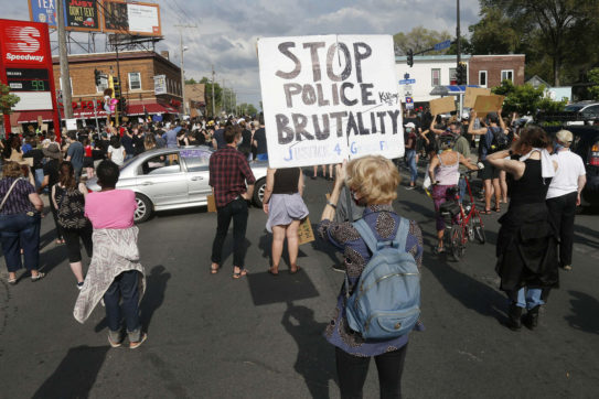 Anche noi persone Lgbt sappiamo cos’è la police brutality. Se non vedete il problema, ne siete parte