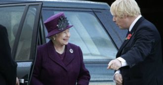 Copertina di La regina Elisabetta concede a Boris Johnson il permesso di fare jogging nei giardini di Buckingham Palace