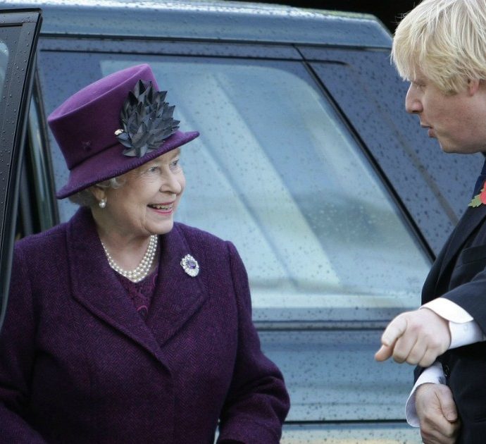 La regina Elisabetta concede a Boris Johnson il permesso di fare jogging nei giardini di Buckingham Palace