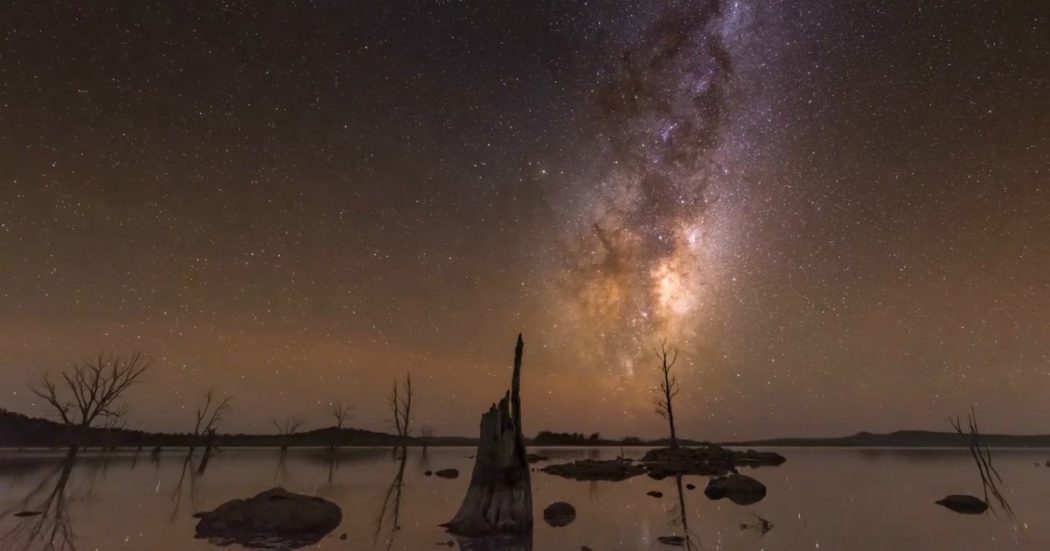 Il cielo della Tasmania “si muove”: il video spettacolare della Via Lattea in timelapse