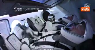 Copertina di SpaceX, il maltempo costringe a rinviare il lancio: l’annuncio degli astronauti nella diretta della Nasa