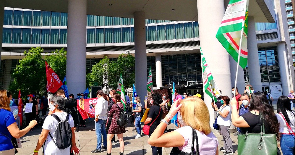 Coronavirus, le lavoratrici delle mense: “L’ultimo stipendio a marzo e da allora le più fortunate hanno preso 300 euro. Per l’estate non abbiamo nulla da parte. E a settembre non sappiamo cosa ci aspetta”