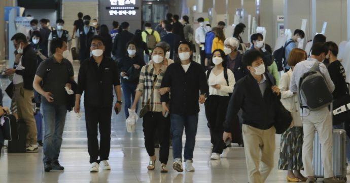 Coronavirus, Seul ripristina restrizioni dopo l’aumento dei contagi: chiudono musei, parchi e gallerie d’arte