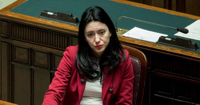 Scuola, scorta alla ministra. Ok all’accordo sui concorsi