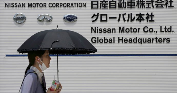 Copertina di Nissan, perdite  oltre i 6 miliardi. E rinnova l’alleanza con Renault