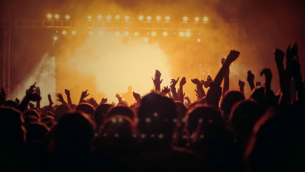 “I biglietti dei concerti a 10 euro? Pratica scorretta per il pubblico. Gli artisti non sono burattini, ma teste pensanti”: parla Salzano di Friends & Partners