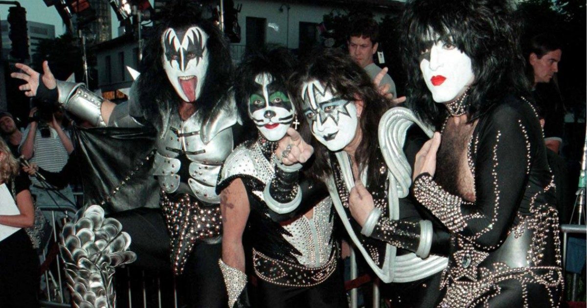 Morto Bob Kulick, addio al chitarrista dei Kiss: il “quinto” membro della band è scomparso a 70 anni