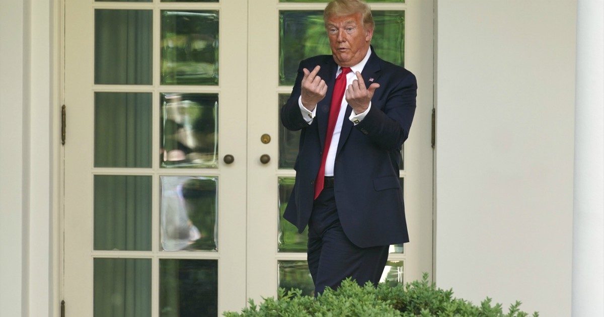 George Floyd, Trump trasforma l’omicidio in caso politico: “Cani feroci contro i manifestanti alla Casa Bianca”. E il Congresso si mobilita per conquistare l’elettorato nero