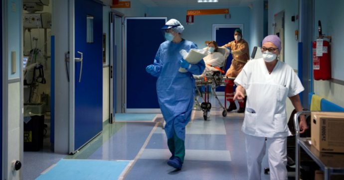 Coronavirus, 393 nuovi casi in 24 ore: oltre il 70% è in Lombardia. Morti altri 56 pazienti