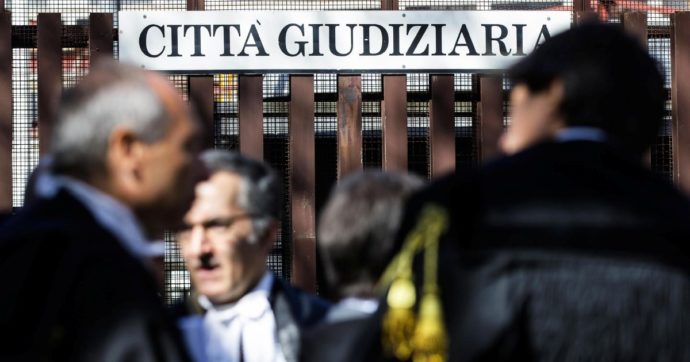 Ascensori fuoriuso e termometri: caos nelle Procure