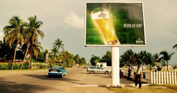 Copertina di Tra spot e tirannia, l’Africa è la miniera d’oro di Heineken