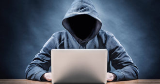 Copertina di Cyberwar, “Basta parole, è ora di difenderci”. Il cto di Microsoft spiega perché l’Italia è nel mirino degli hacker russi e come rispondere