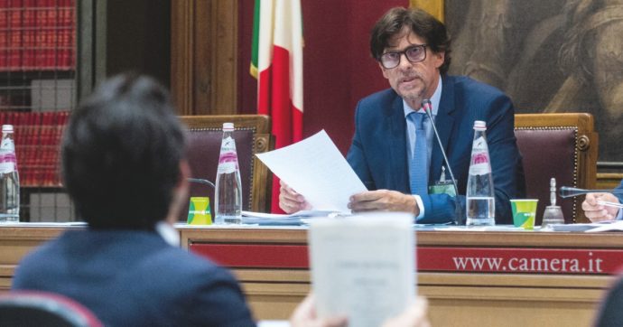 Copertina di Il contrattacco dell’avvocato Arnone: dodici magistrati rischiano il processo