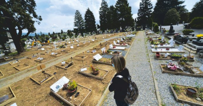 Copertina di Coronavirus, il comitato di 55mila familiari di Bergamo: “Il 10 giugno è il d-day”. Tutti in Procura con le denunce: ecco alcune delle loro storie