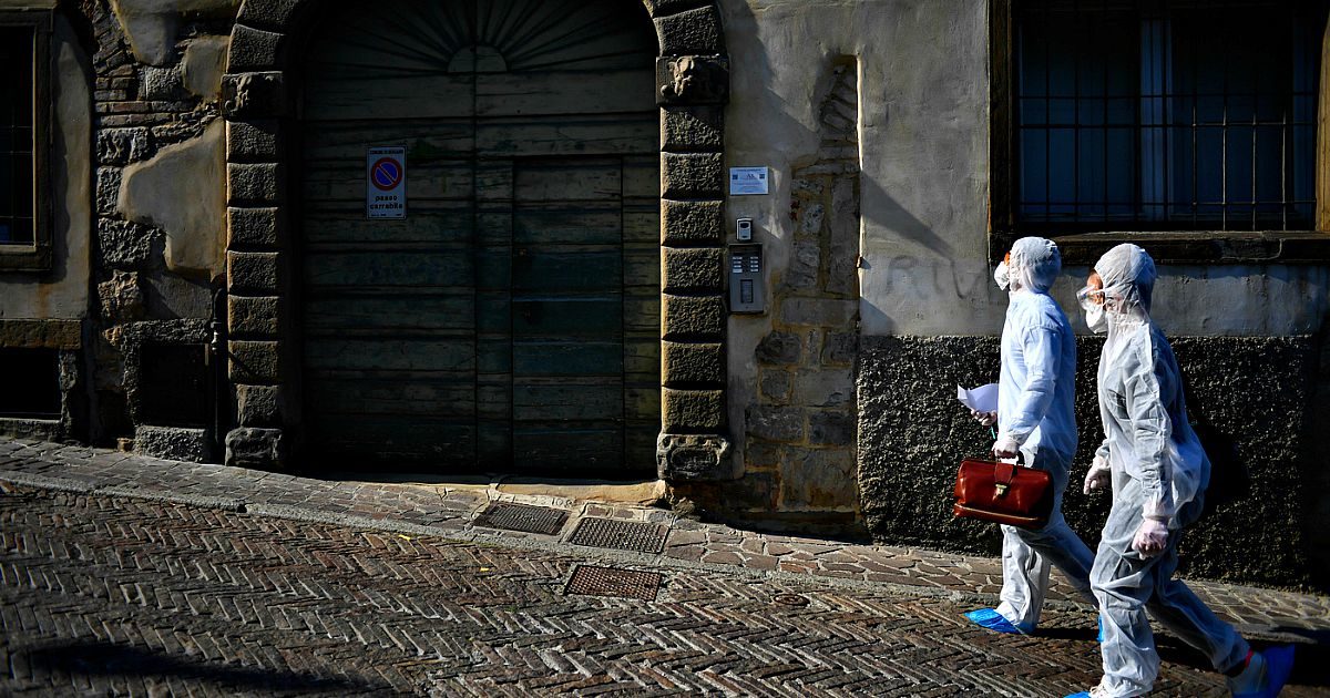 Sanità territoriale, la trincea travolta dal covid. Medici di base isolati, assistenza domiciliare trascurata e assenza di presìdi: cosa ancora non funziona in Lombardia
