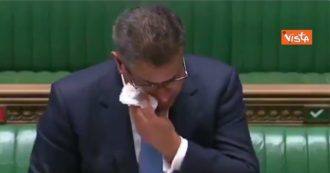 Regno Unito, ministro suda e sta male durante intervento in Aula: testato per coronvirus