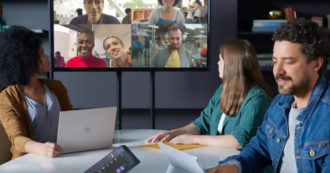 Copertina di Microsoft Teams, novità in arrivo per l’app di videoconferenze: fino a 49 utenti su schermo e 300 partecipanti