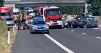 Copertina di Arezzo, incidente stradale in A1: quattro morti, due sono bambini di 10 mesi e 10 anni. Trasportati in ospedale i sette feriti