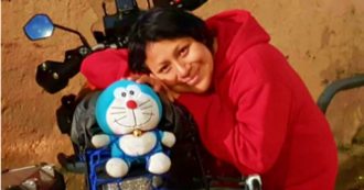 Copertina di Sclerosi multipla, fondatrice di Angeli in moto nominata cavaliere da Mattarella. “Abbiamo portato farmaci a chi è costretto a casa”