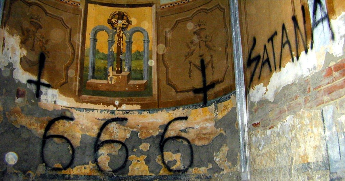 “I satanisti saranno banditi perché vandalizzano chiese ortodosse, tombe e croci”: la decisione della Corte Suprema russa che fa tremare i fan metallari