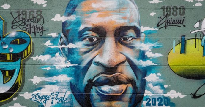 Minneapolis, il sindaco piange dinanzi alla salma di Floyd