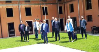 Copertina di Veneto, Arturo Lorenzoni accetta la sfida impossibile contro Zaia: è lui il candidato del centrosinistra. Ma M5s e renziani vanno da soli