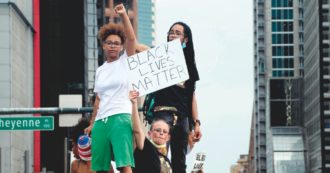 Copertina di Più insegnanti, meno poliziotti: le “scuole dei neri” si ribellano