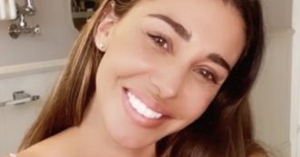 Copertina di Belen Rodriguez e la poesia dopo la rottura con De Martino: “Che il tuo ossigeno destabilizzi l’aria”