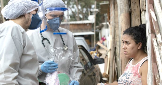 Cronavirus, Bolsonaro censura i dati su morti e contagi in Brasile: oscurato sito Ministero della Sanità