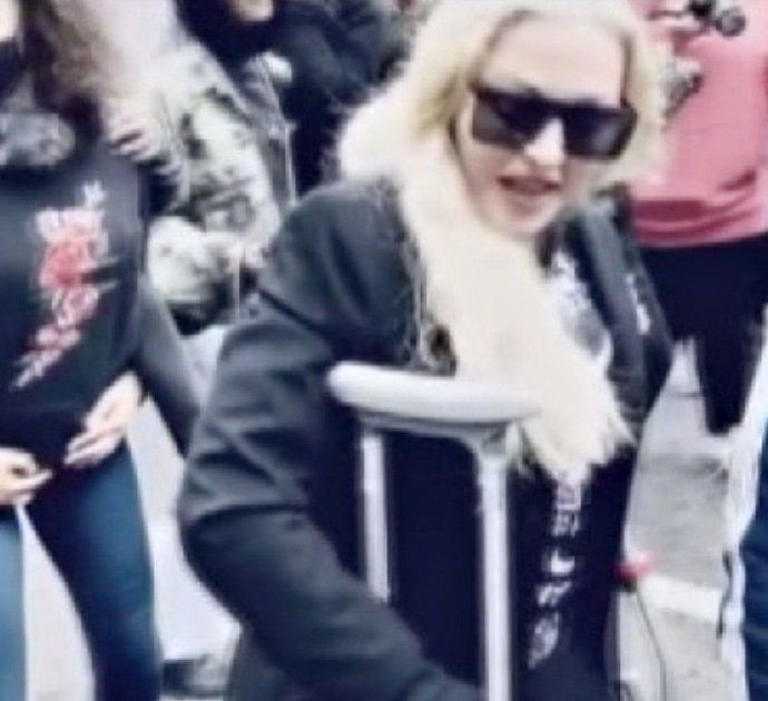 George Floyd, alle proteste di Londra partecipa anche Madonna: la popstar insieme ai manifestanti
