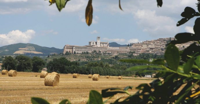 Copertina di Assisi e il turismo: ormai è la città di Bernardone