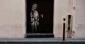 Copertina di Banksy, ritrovata la porta che l’artista aveva dipinto al Bataclan: era in un casale in Abruzzo